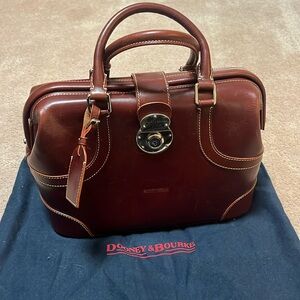 BRAND NEW dooney & bourke